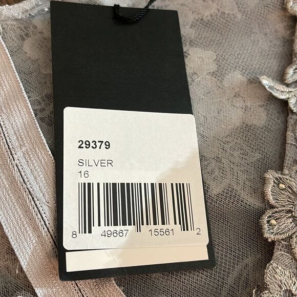 NWT La Femme - 29379 Lace Formal Dress - size 16. Perfect Condition! - Picture 9 of 12